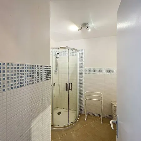 Apartment Lumineux Pres De La Avec Parking Securise A - Fr-1-770-49 *
